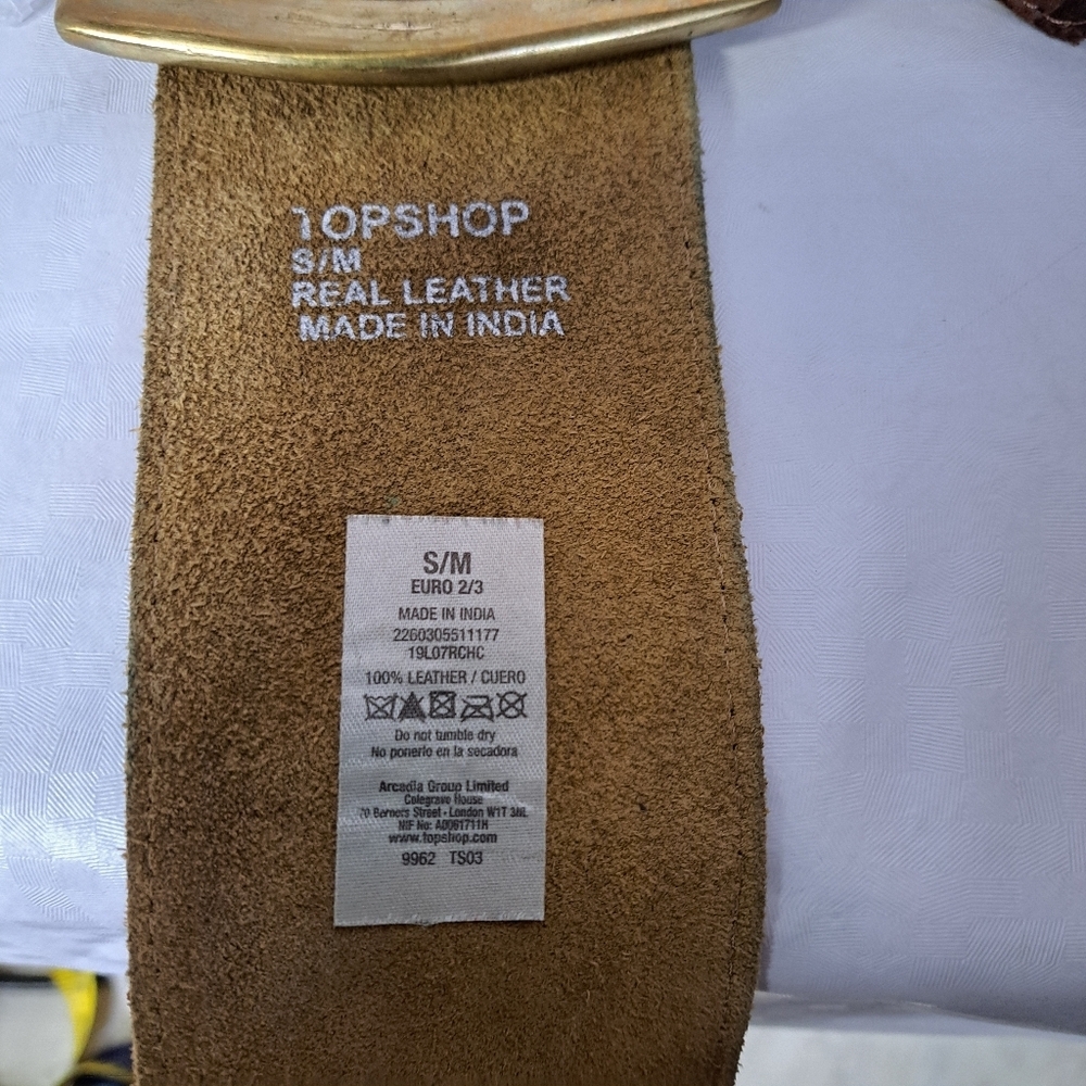 TopShop Vintage-Inspired‎ Tooled Leather Belt with Brass Buckle - Picture 5 of 9